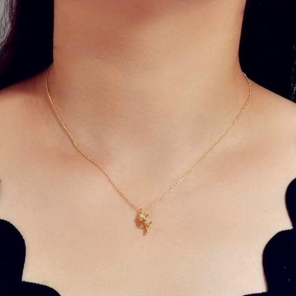 3/$30 💛 Tiny Rose Pendant Necklace